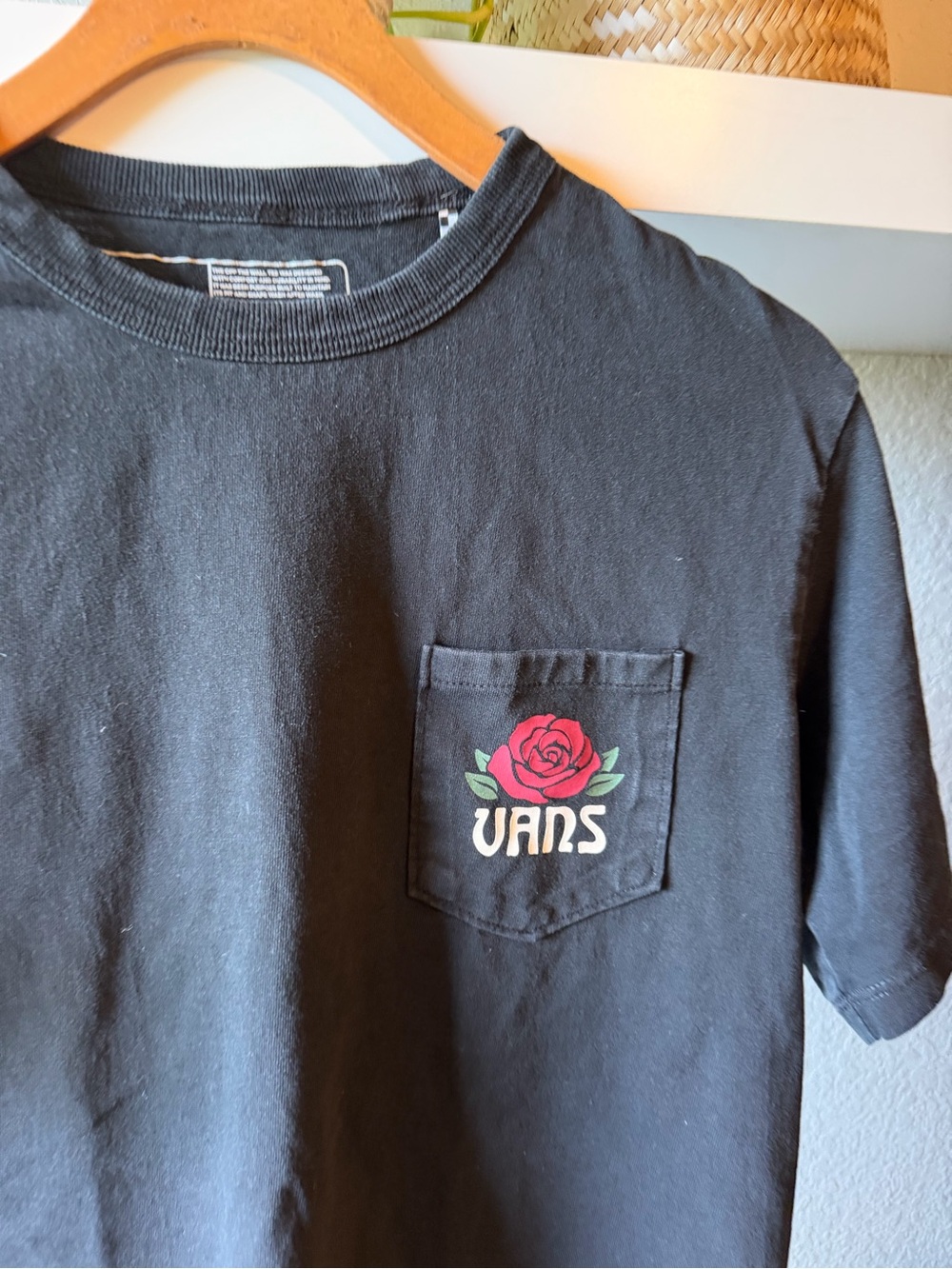 Vans women Black Pocket T‑Shirt with Rose Logo - Picture 2 of 6